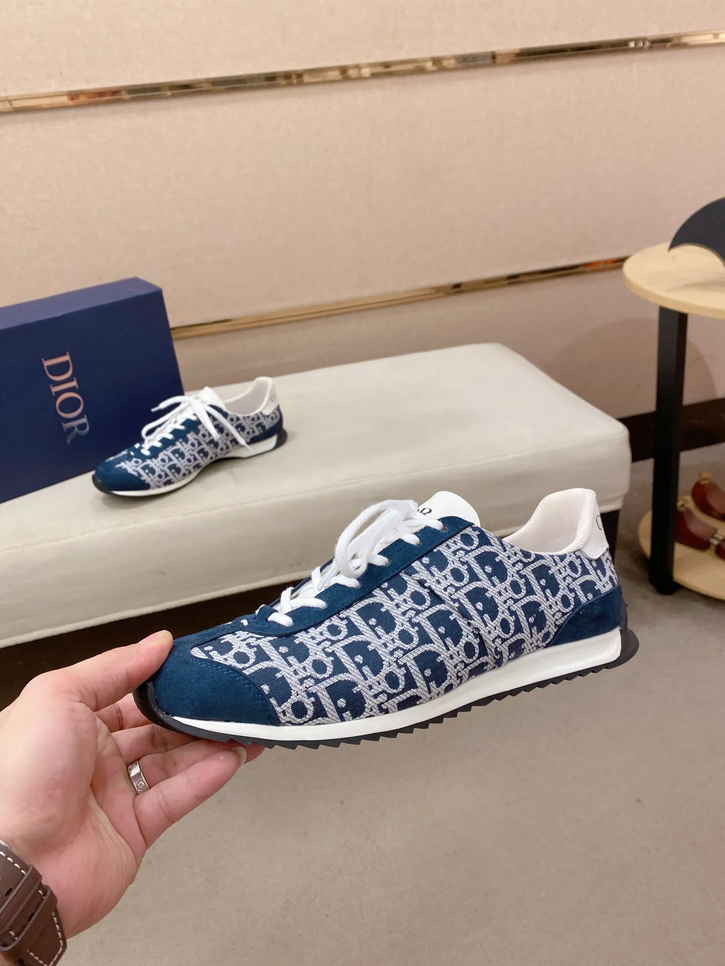 Men's shoes💰: 440💰Couple style💏 [Dior·Dior] New casual sports style men's shoes, new spring and summer design, perfect workmanship, lace-up lazy style to create wardrobe quality, upper: imported first-layer cowhide, mesh breathable lining soft and comfortable, ultra-light TPU wear-resistant outsole, simple, versatile fashion men's shoes, excellent color code number 35--44. (45,46 customized items are not returnable or exchangeable)